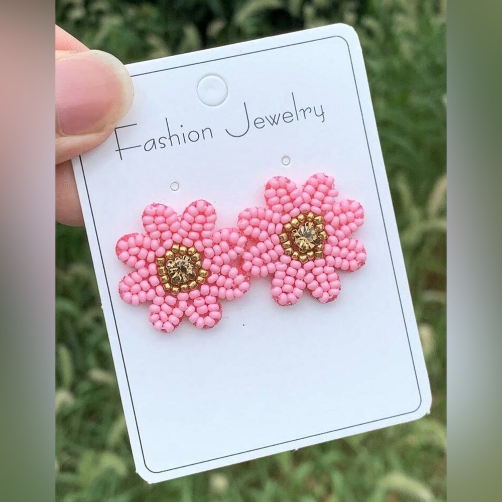 Daisy bead earrings